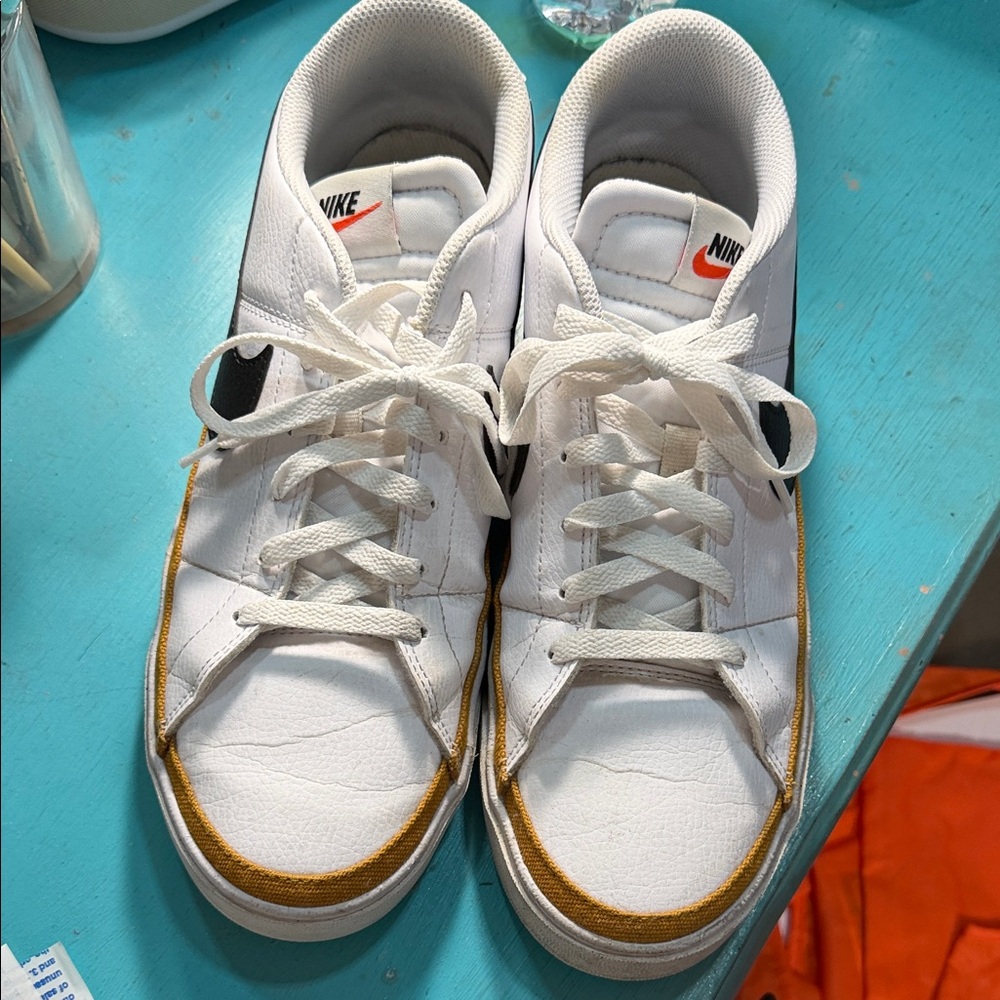 Nike White and Tan Low-Top Sneakers - flat bottom mens size 9.5
